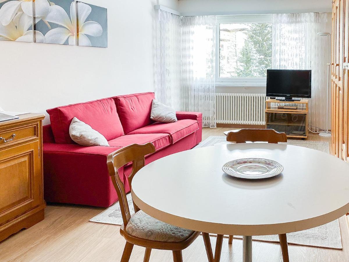 Zentrale Wohnung In St. Moritz Mit Grossem Balkon Luaran gambar
