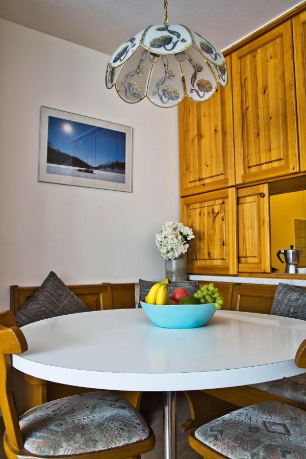 Zentrale Wohnung In St. Moritz Mit Grossem Balkon Luaran gambar