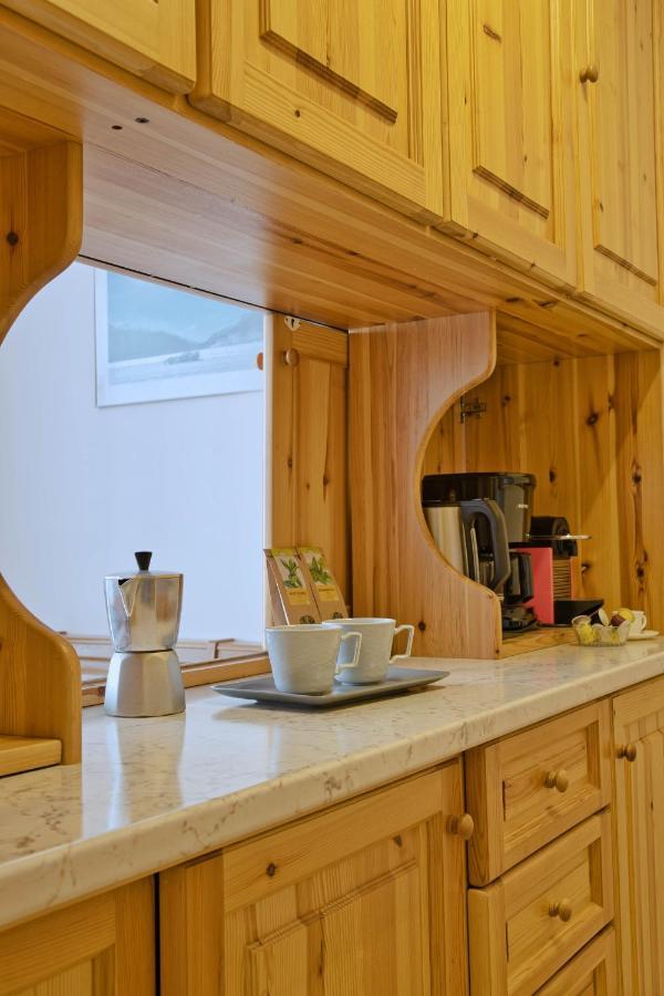 Zentrale Wohnung In St. Moritz Mit Grossem Balkon Luaran gambar